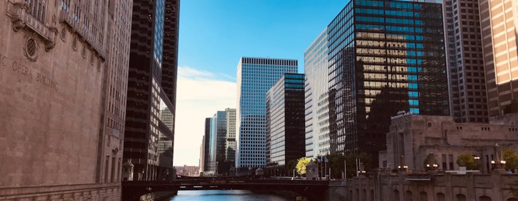Chicago River North skyline with modern apartment buildings - apartments for rent in river north chicago il