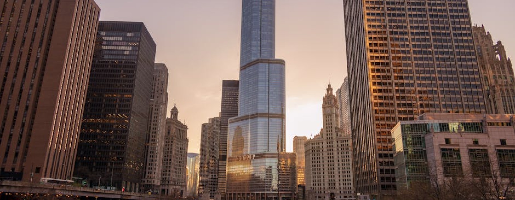 modern apartments Chicago skyline high-rise luxury urban living - modern apartments Chicago