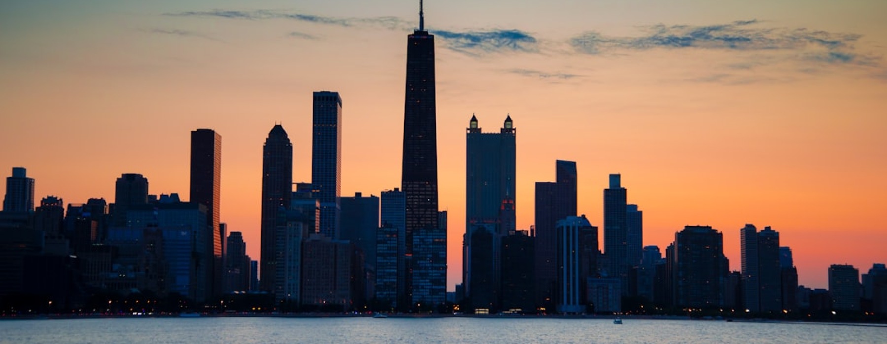Chicago skyline at sunset - Rooftop lounge Chicago