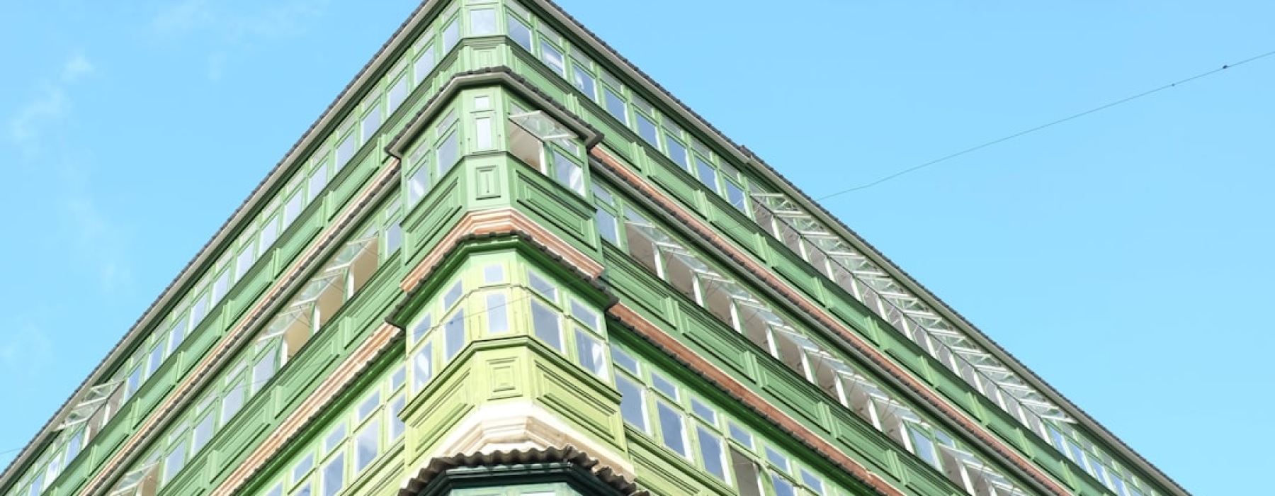 Modern Chicago green apartment building - Green apartments Chicago